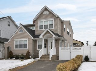 2291 Mattituck Ave, Seaford, NY 11783