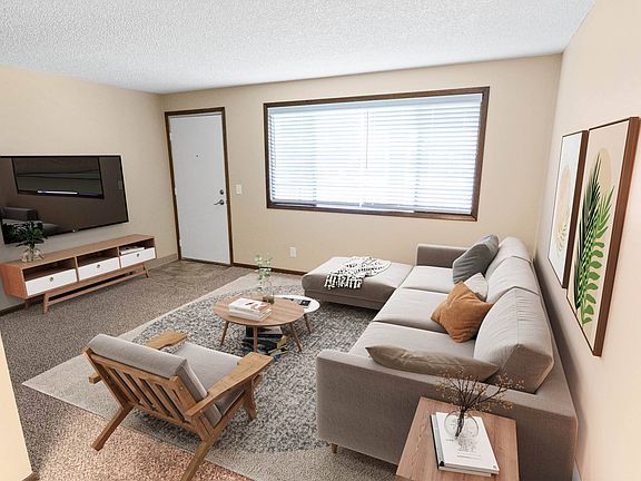 3rd image of 711 E Sharp Ave