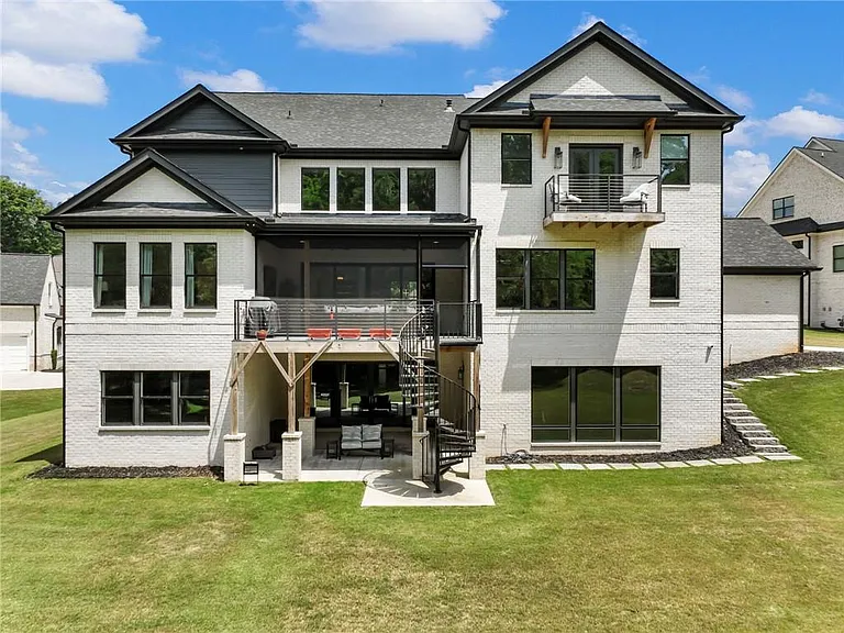 566 Versailles Dr — Photo 76