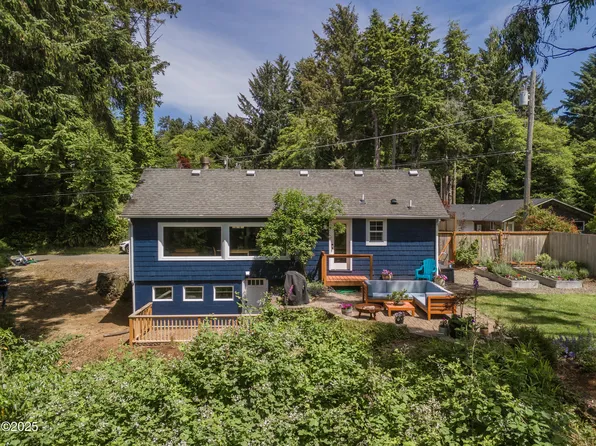 1910 NE 12th St, Lincoln City, OR 97367