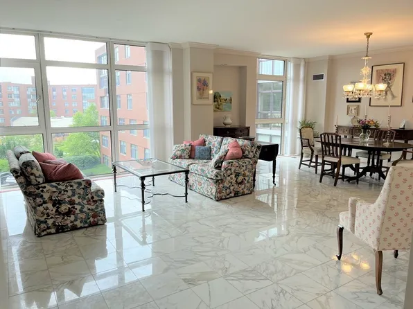 79 Florence St APT 401S, Chestnut Hill, MA 02467