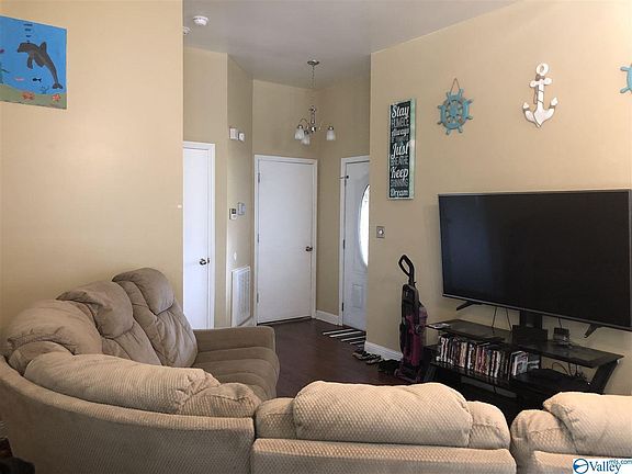 3rd image of 224 Mountain Creek Dr