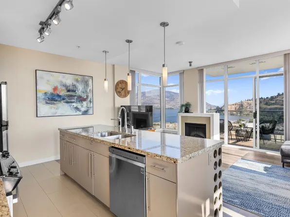 1075 Sunset Dr #2103, Kelowna, BC V1Y 9Y9
