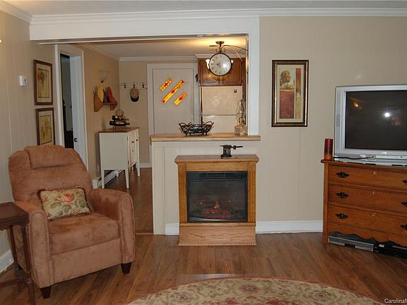3rd image of 284 Bradley St #4