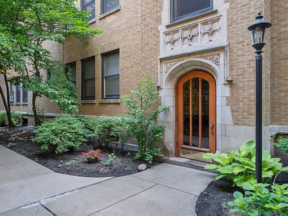 2nd image of 626 W Waveland Ave APT 2D