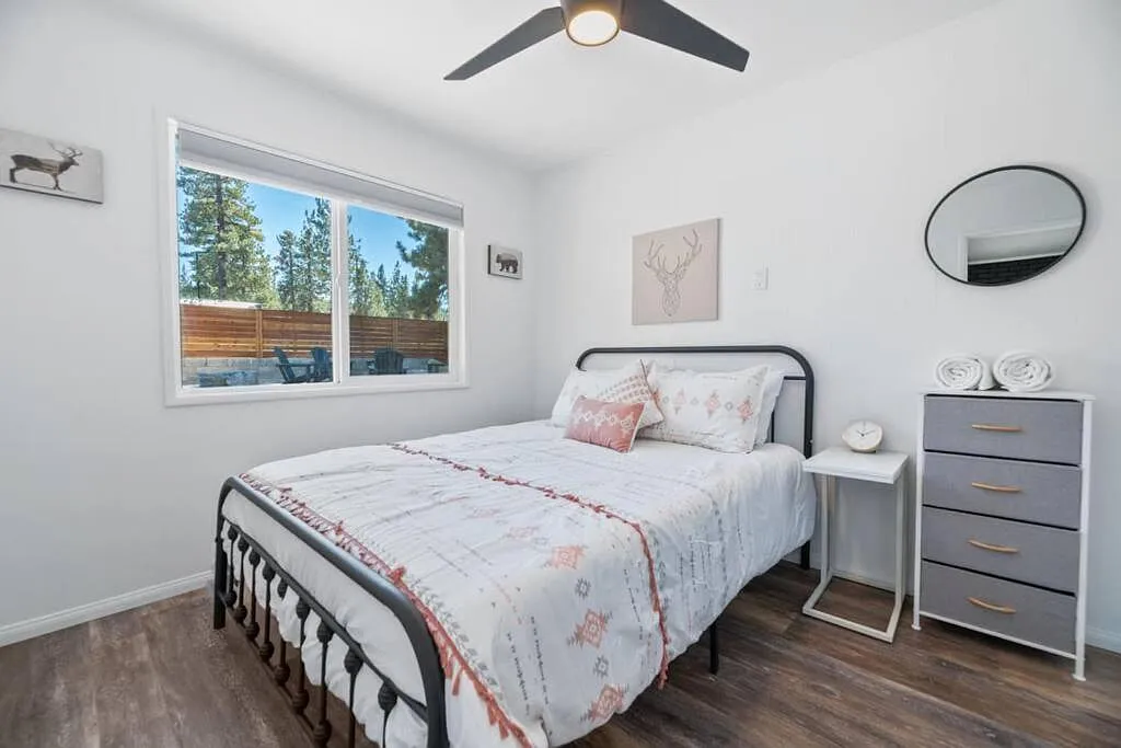 1 bed, 1.0 bath, 300 sqft, $1,360 — Photo 1
