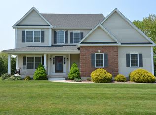 22 Congress Dr, Cromwell, CT 06416