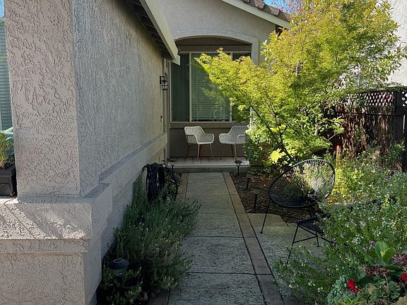 3rd image of 613 Blarney Cir