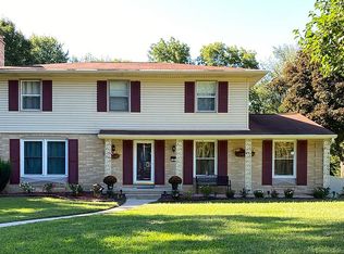 27 Lakeshore Dr, Danville, IL