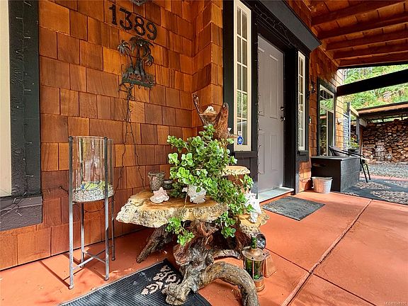 4th image of 1389 Meadowood Way
