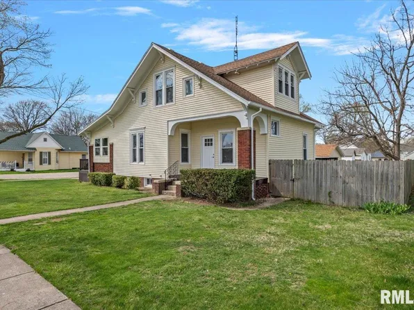 445 S Cleveland St, Greenview, IL 62642