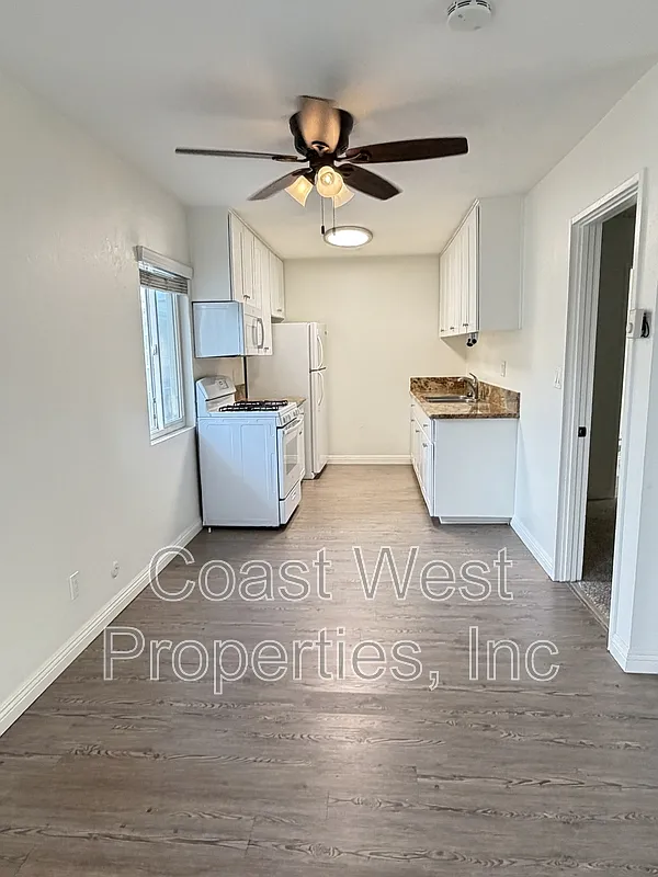 Building Photo - 391 Oak Ave #6