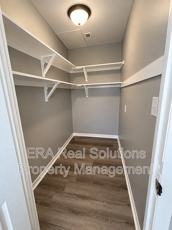 3713 Dort Pl — Photo 4