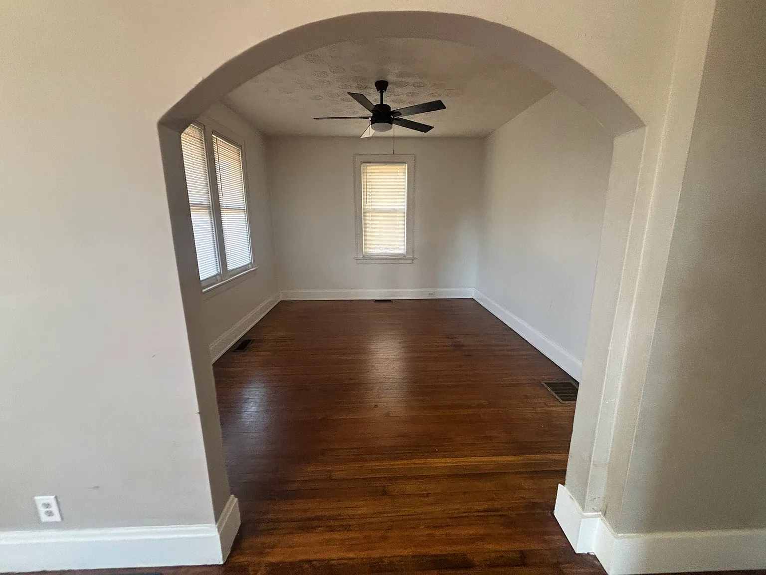 3 bed, 1124 sqft, $1,850 — Photo 3
