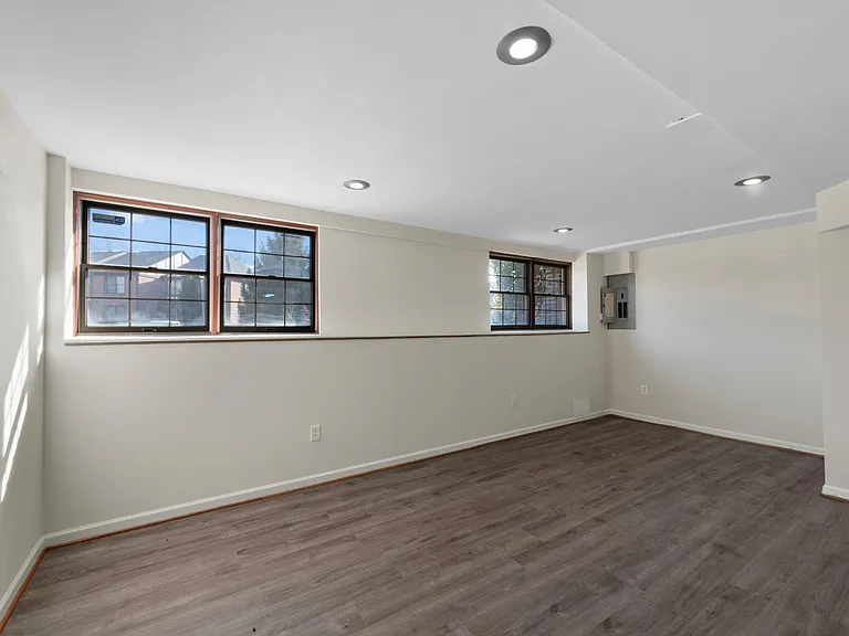20 Rhodes Pl — Photo 10