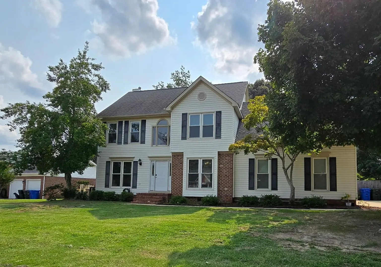 Welcome home to this beautiful rental located just off Country Club Drive on the highly sought-af... — Photo 1