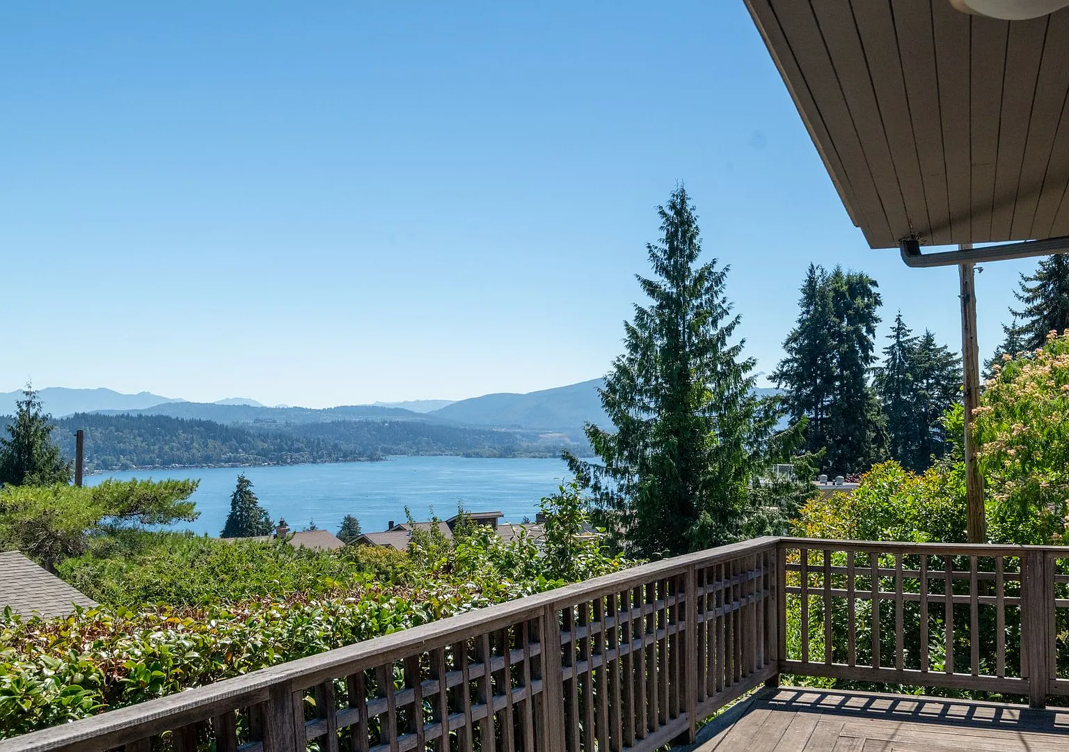 5 Bed Bellevue Home | Lake Views! | 3 Bath | 3,380 Sq Ft — Photo 1