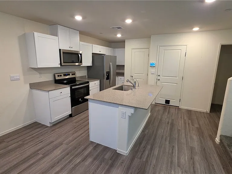 3721 Celesta Vista Ave — Photo 5