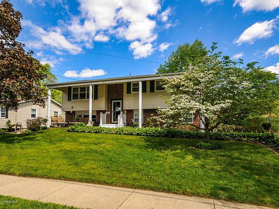 2nd image of 15 Dartmouth Dr