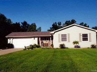 3829 Taggett Lake Dr, Highland, MI 48357