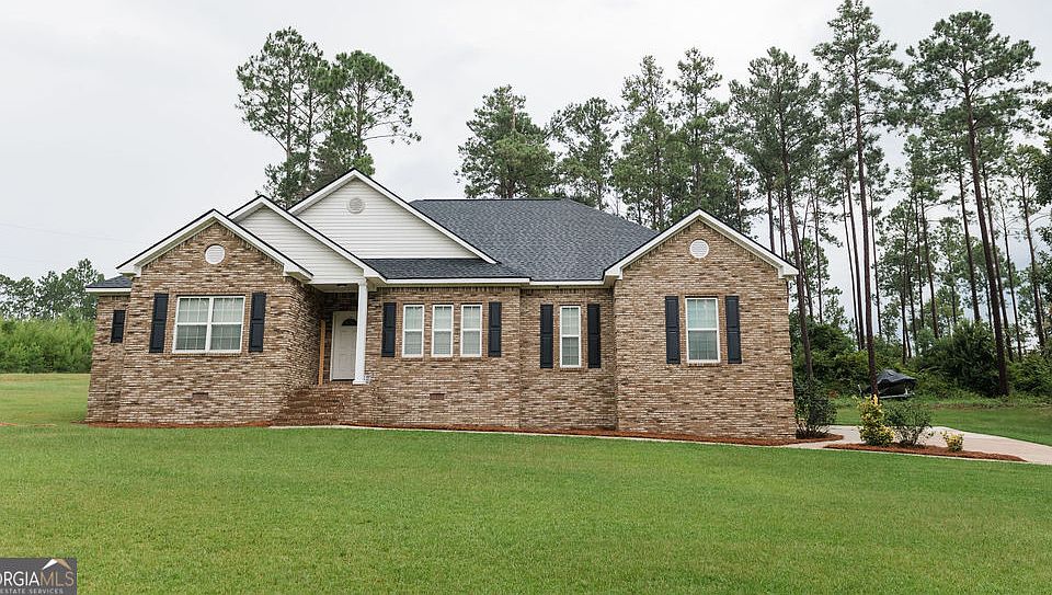 1st image of 28 Oak Ridge Dr