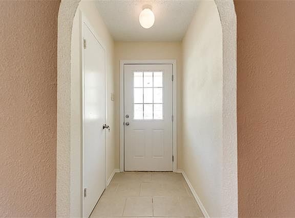 3rd image of 5233 Meadowside Dr