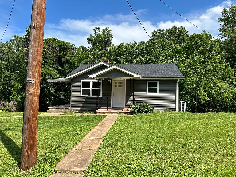 257 Sunset Dr — Photo 1