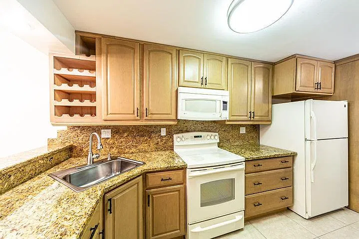 6 Royal Palm Way — Photo 4