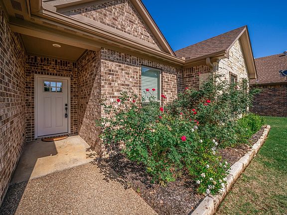 4th image of 725 Cove Pl