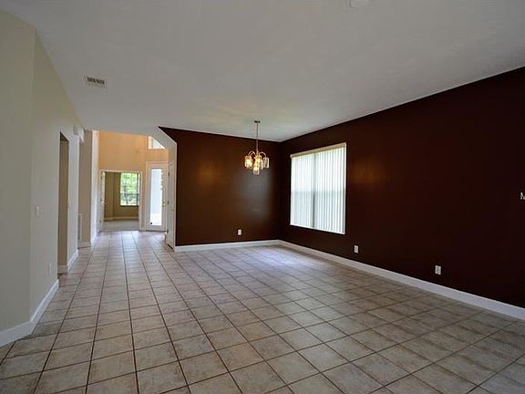 5th image of 5321 Avenal Dr