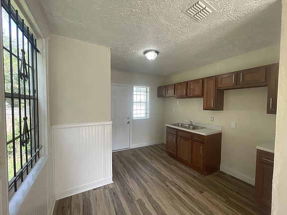 5th image of 1842 W 6th St