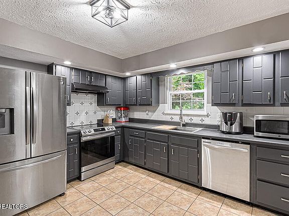 3rd image of 6713 Ottari Dr