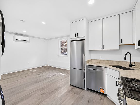 5th image of 311 E Capitol St NE #C