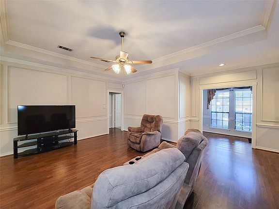 4th image of 5810 Glenmere Ln