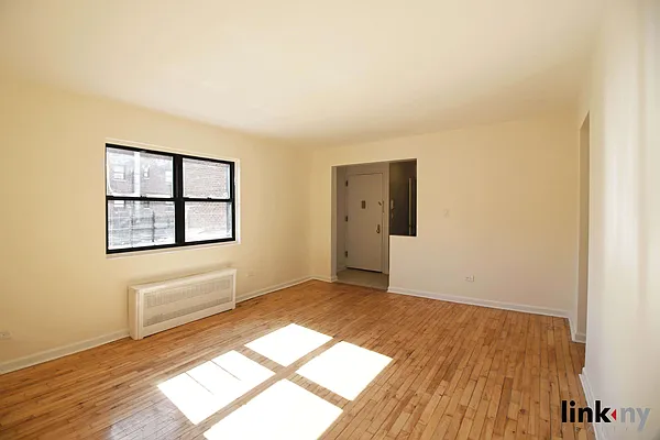 Rented by Link NY Realty | media 2