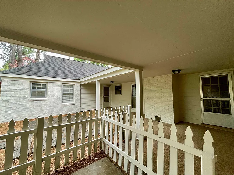 2420 Stratfield Dr — Photo 27