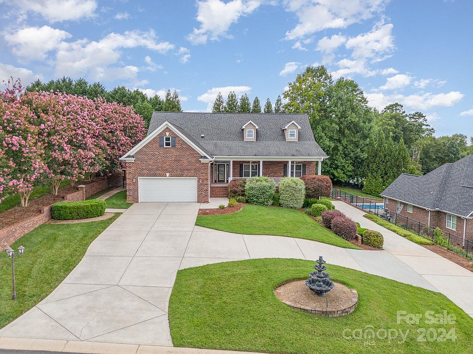 1st image of 2706 Greenmont Cir