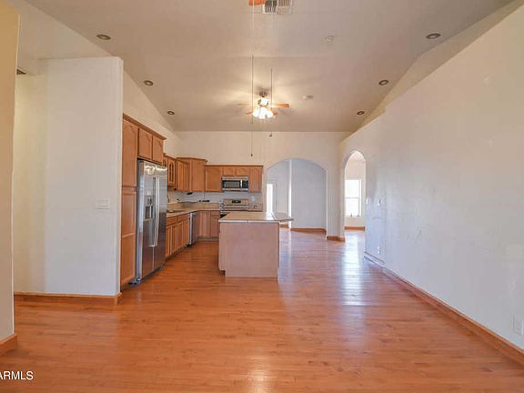 4th image of 924 W Calle Tuberia