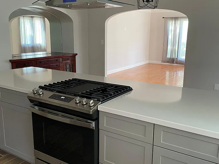 845 N Kilkea Dr — Photo 6