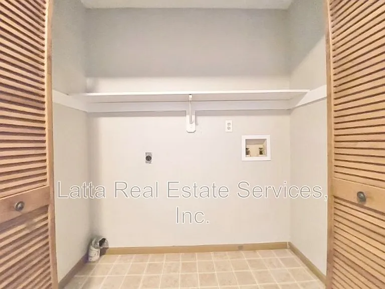 2115 Highridge Dr #C — Photo 13