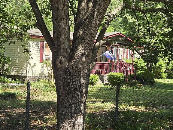 3rd image of 122 N Main St