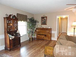 3rd image of 128 Dixie Dr