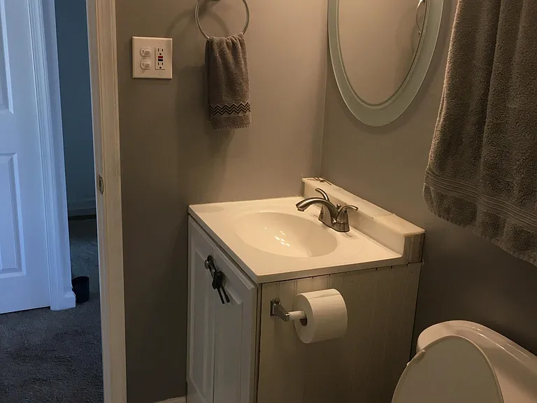 Main bathroom 2nd floor