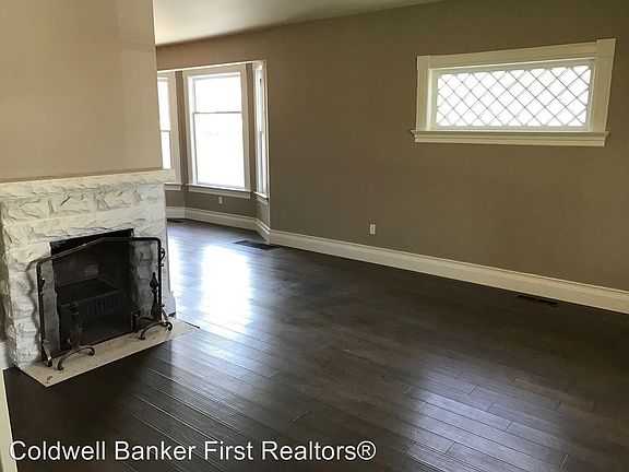 3rd image of 516 S 1st Ave