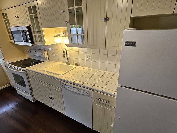 2nd image of 2130 N Beachwood Dr #3