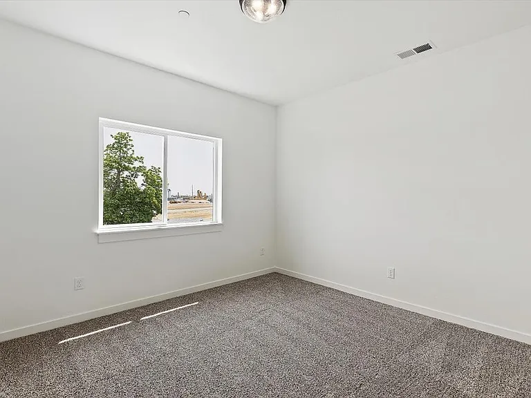 Hawk's Landing Apartments — Photo 104