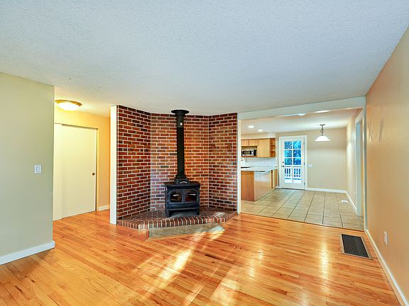 3rd image of 5492 NE Laura Ct