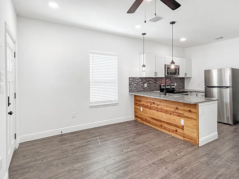 438 Gulf St — Photo 4