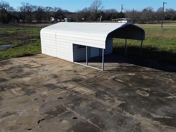 3rd image of 819 E State Highway 276