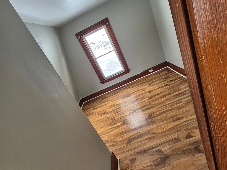 4 Thompson St #3 — Photo 8